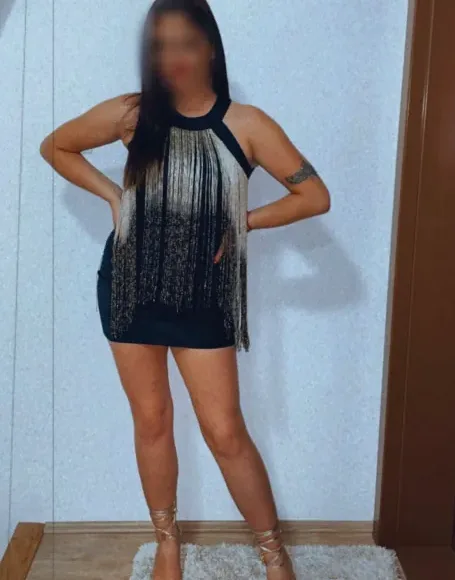 Christina, 32