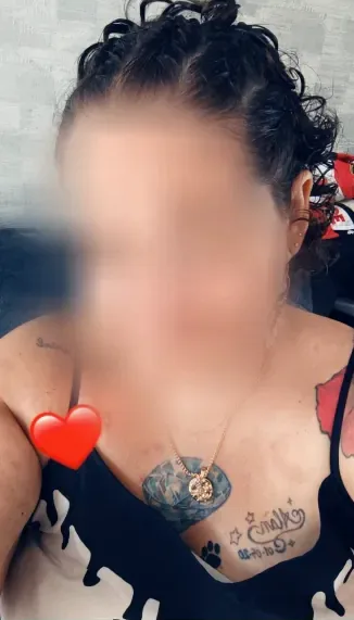 Claudia, 40