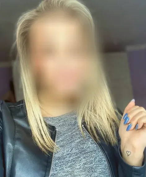Laura, 21