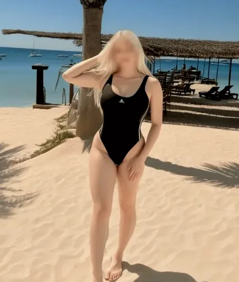 Lilly, 22