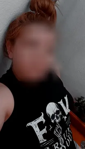 Mia, 35