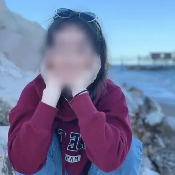 Sabine, 32